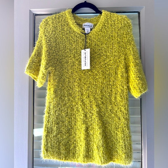 For The Republic Sweaters - NWT Chartreuse Green S/S Sweater by For The Republic in Size L.